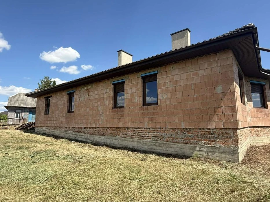 Продам будинок в передмісті Луцька