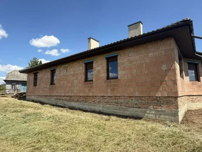 Продам будинок в передмісті Луцька