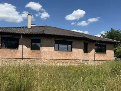 Продам будинок в передмісті Луцька