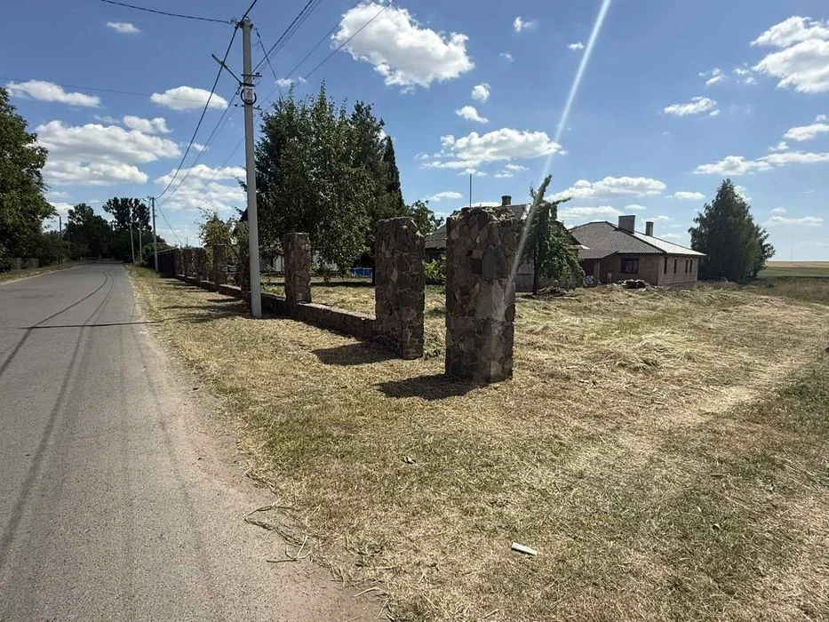 Продам будинок в передмісті Луцька