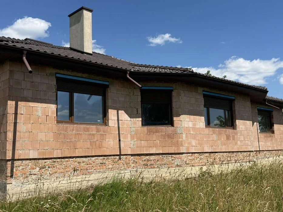 Продам будинок в передмісті Луцька