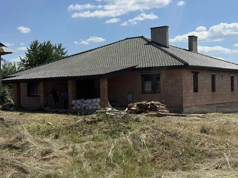 Продам будинок в передмісті Луцька