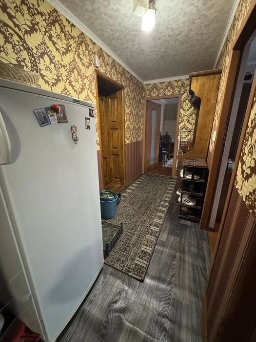 2 км в цегляному будинку вул Коновальця