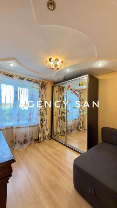 Продаж 3к квартири вул. Металлургів