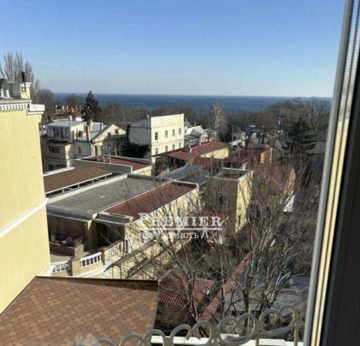 Продам 2-х кімнатну квартиру на Французському бульварі