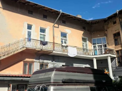 3-кімнатна квартира 95 м² в історичній кам'яниці на вул. Шев