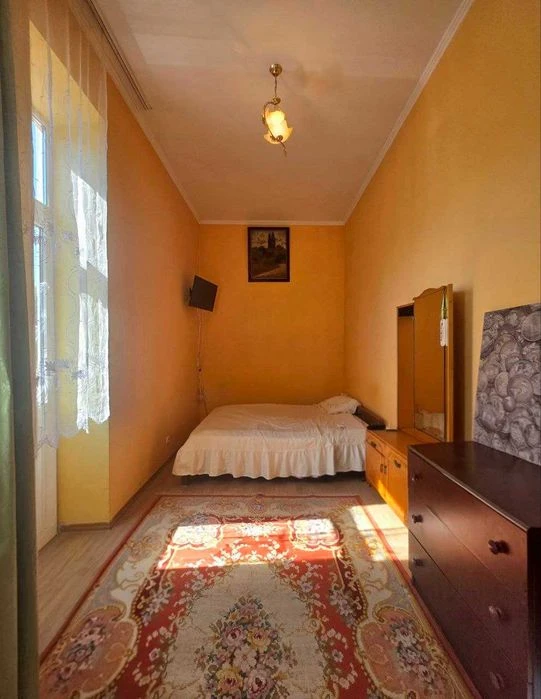 3-кімнатна квартира 95 м² в історичній кам'яниці на вул. Шев