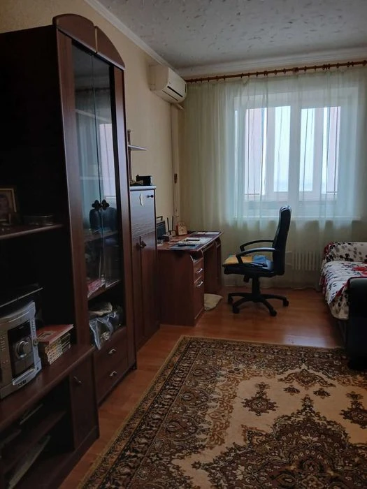 I will sell a 4-room apartment in Zaporozhye, Khortytskyi district. IN