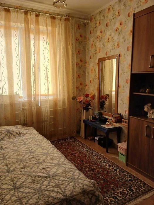 I will sell a 4-room apartment in Zaporozhye, Khortytskyi district. IN