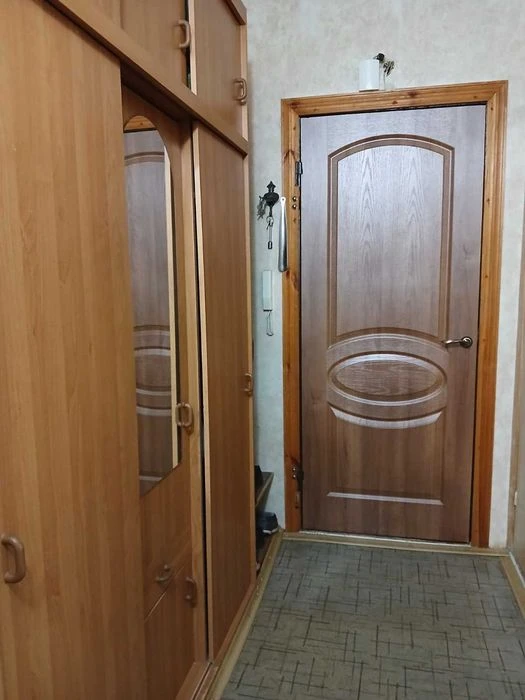 I will sell a 4-room apartment in Zaporozhye, Khortytskyi district. IN