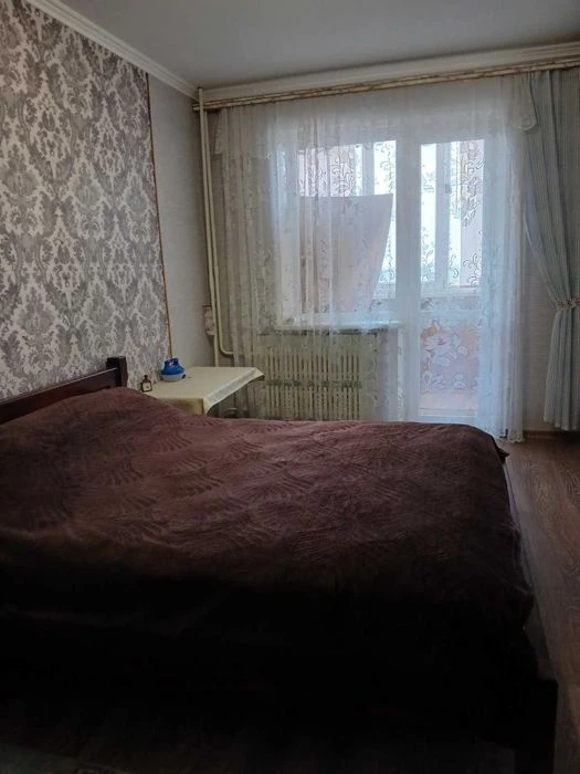 I will sell a 4-room apartment in Zaporozhye, Khortytskyi district. IN