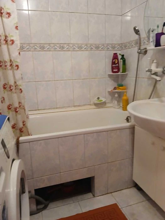 I will sell a 4-room apartment in Zaporozhye, Khortytskyi district. IN