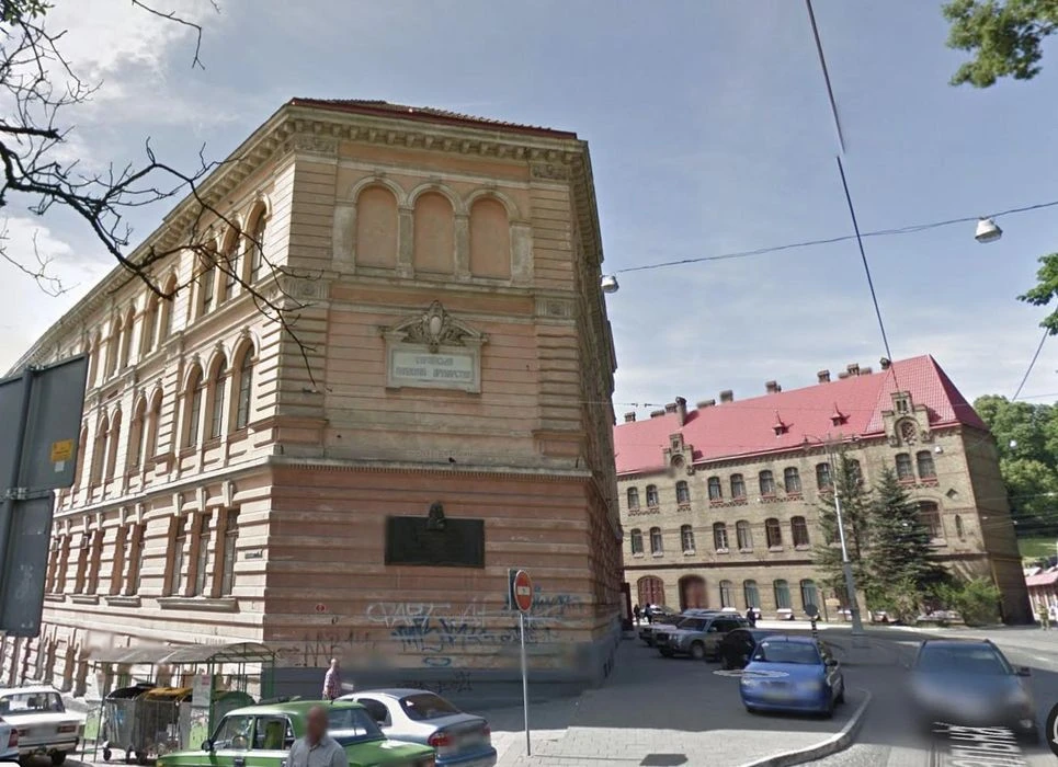Продаж 3-кімнатноі квартири в р-ні площі Ринок