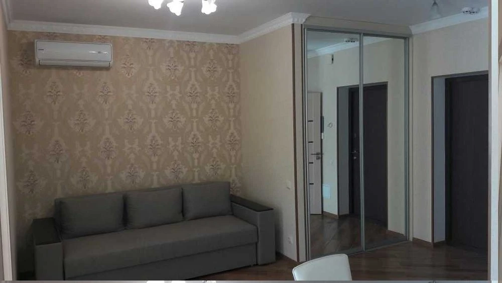 Вокзал Патріарха Мстислава Скрипника, 40 Сдам Міні - двушку
