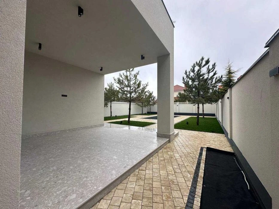 Продажа Стильного дома в Совиньоне, 200м², 5 соток