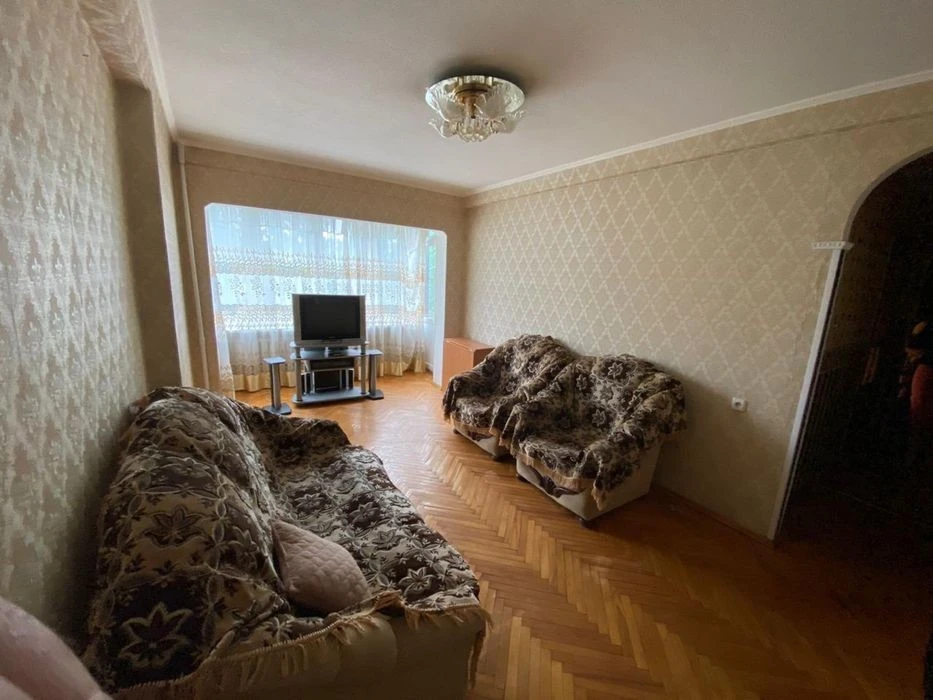 Квартира 2 кімнатна на лісовому массиві в спальному районі