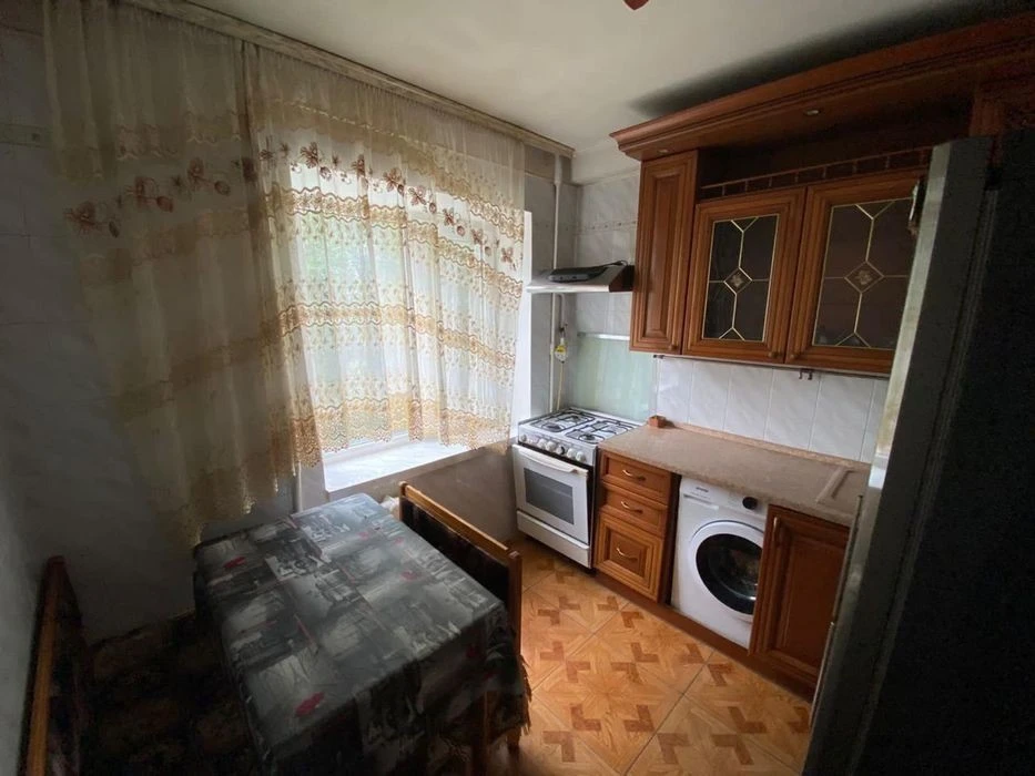 Квартира 2 кімнатна на лісовому массиві в спальному районі