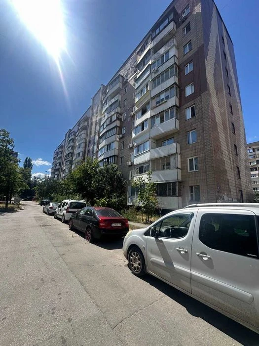 Продаж без% 1к просп. Червоної калини 12-В, Держпрограми