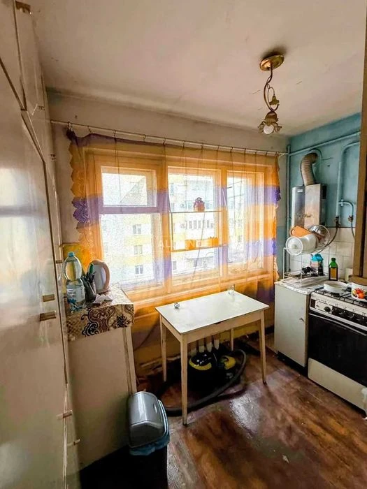 Продам 2 комн квартиру по ул Мазепы рядом с озером