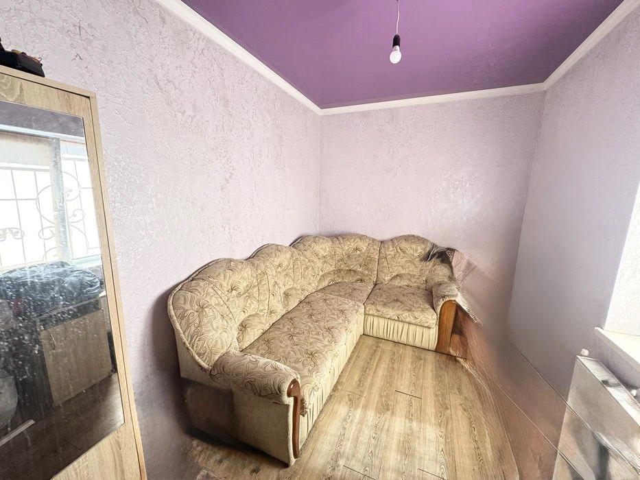 Продам двокімнатну квартиру. Кухня  12 кв.м! Закритий двір.