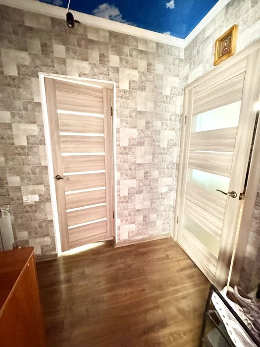 Продам двокімнатну квартиру. Кухня  12 кв.м! Закритий двір.