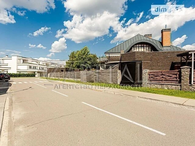 Продаж 2 поверхового будинку з ділянкою на 10 соток, 646 кв.