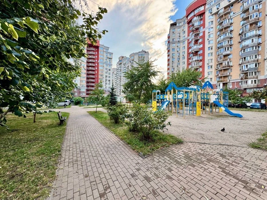 Без комісії! Унікальна 1-кім. 64м2 з величезною терасою 57 м