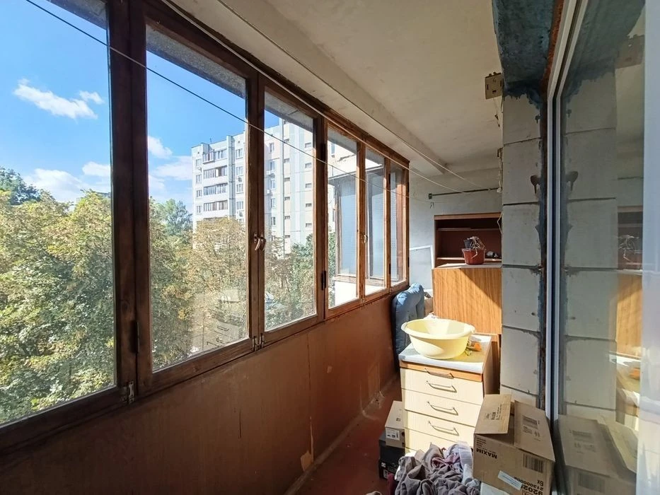продається 1-кім. квартира метро Академ містечко