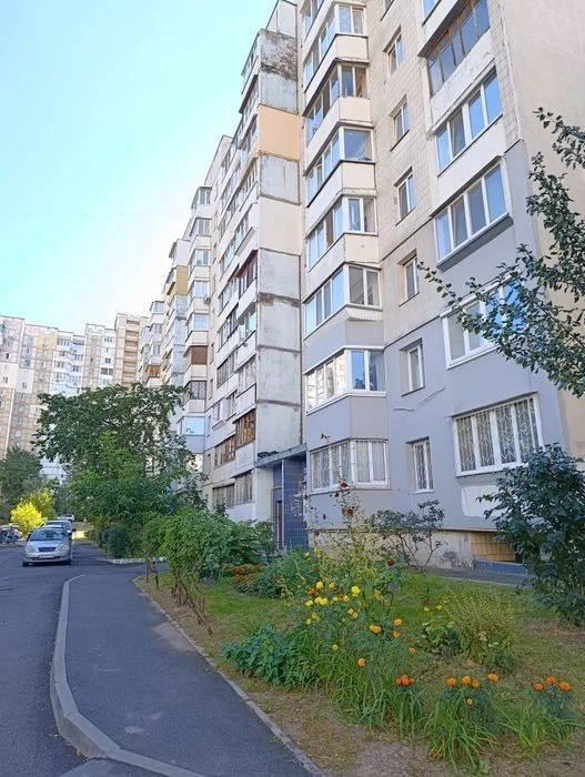 продається 1-кім. квартира метро Академ містечко