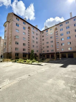 Продаж 2-кім на Курбаса
