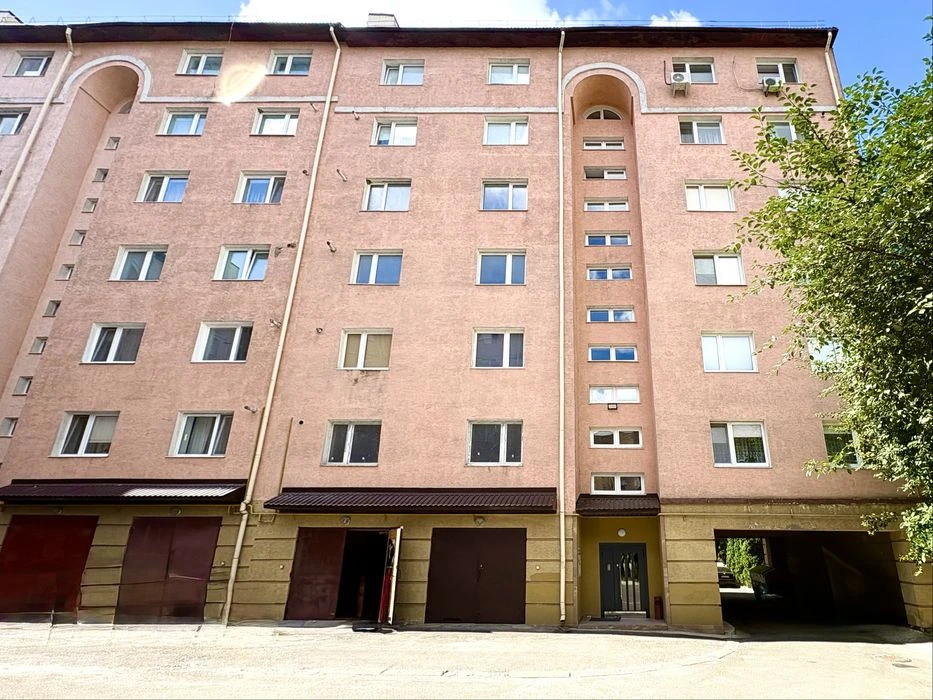 Продаж 2-кім на Курбаса
