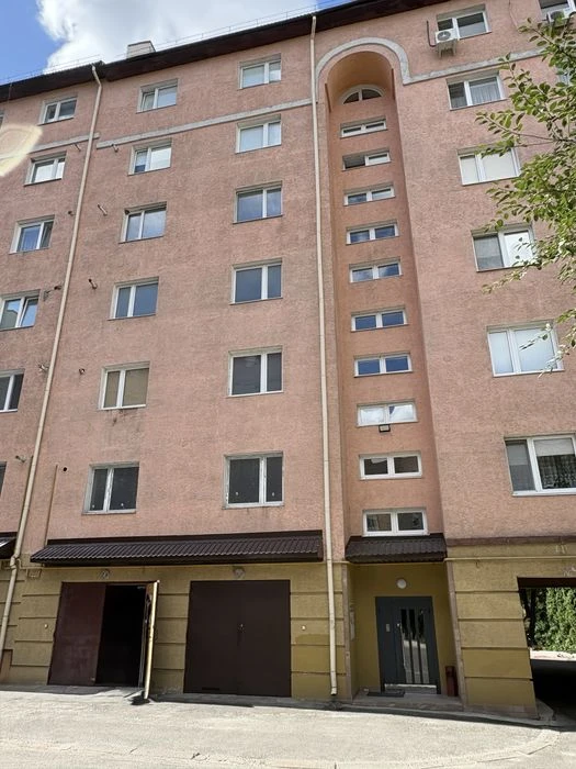 Продаж 2-кім на Курбаса