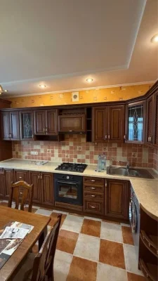 Продається 3-х кімнатна квартира з ремоном