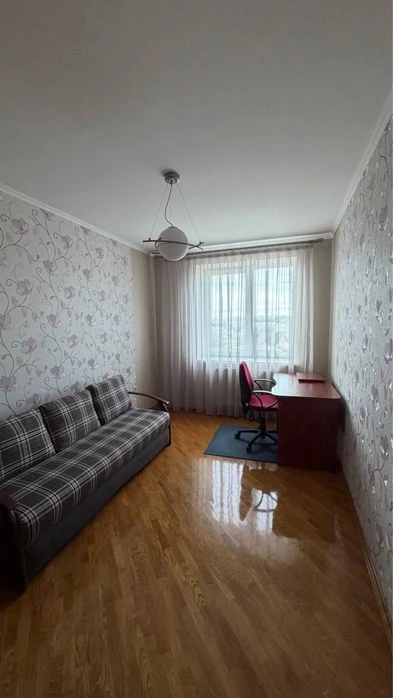 Продається 3-х кімнатна квартира з ремоном
