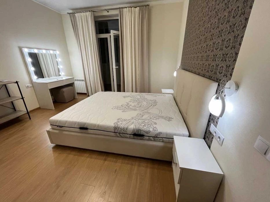Печерськ, Маккейна, метро Либідська, є паркомісце, 2 кімнатн