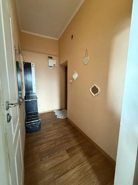 Продам 2к.кв в центрі з газовим опаленням !