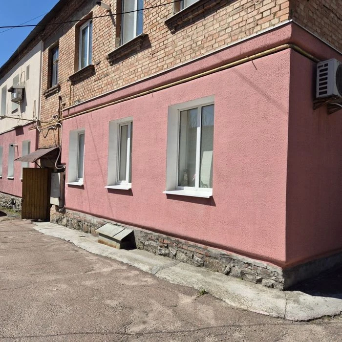 Продам 2к.кв в центрі з газовим опаленням !
