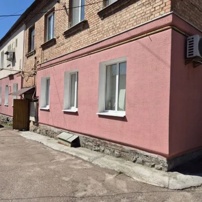 Продам 2к.кв в центрі з газовим опаленням !