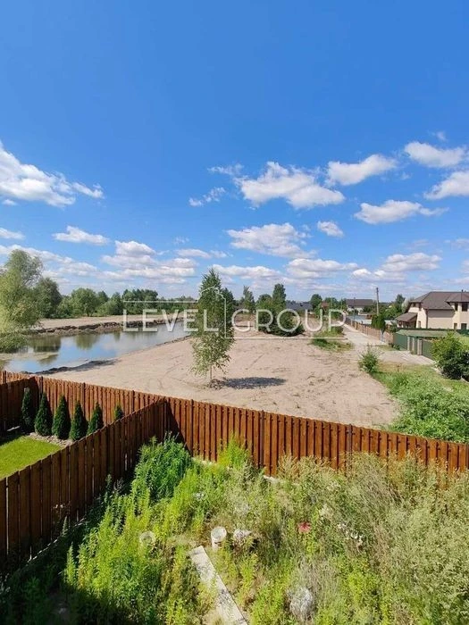 Продаж двоповерхового будинку в закритому КМ Osocor House/ву