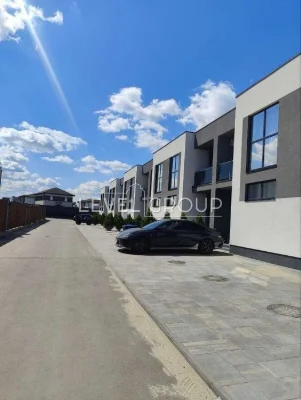 Продаж двоповерхового будинку в закритому КМ Osocor House/ву