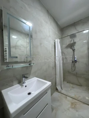 Продам 1-кімн. квартиру, 3/3 пов., 48/18/30 м², Ужгород. Іде
