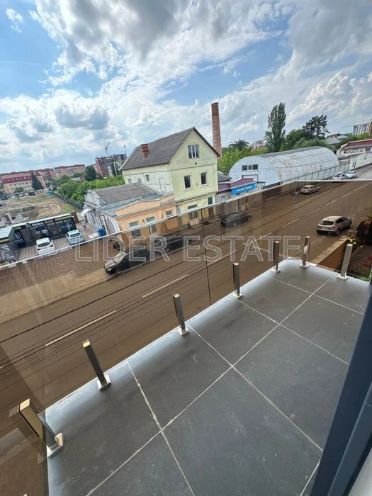 Продам 1-кімн. квартиру, 3/3 пов., 48/18/30 м², Ужгород. Іде