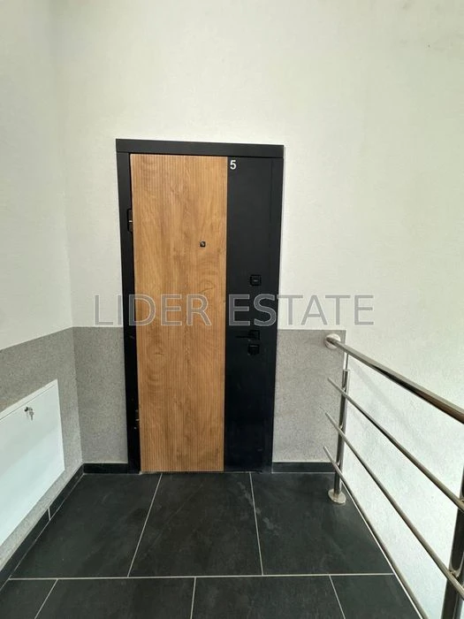 Продам 1-кімн. квартиру, 3/3 пов., 48/18/30 м², Ужгород. Іде