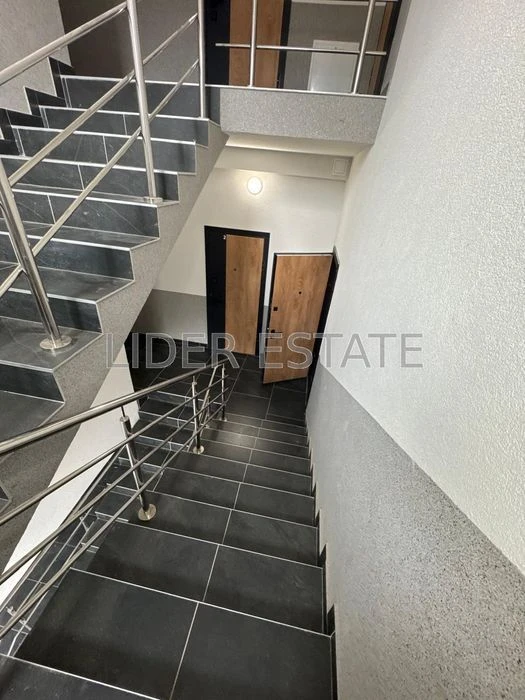 Продам 1-кімн. квартиру, 3/3 пов., 48/18/30 м², Ужгород. Іде