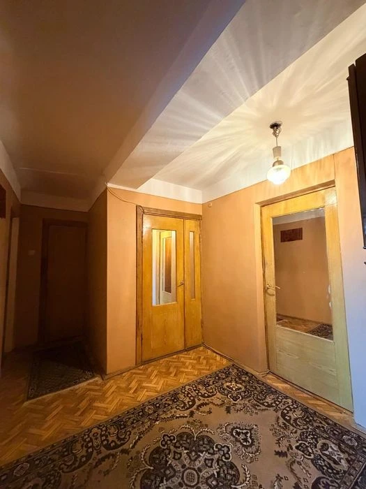 Продаж 3кн Чешки на Південно -Кільцевій