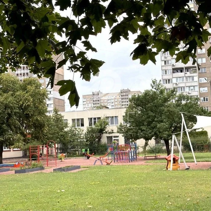 Продаж 1-кімн., вул. Озерна, 30/51, Оболонський район м. Киє