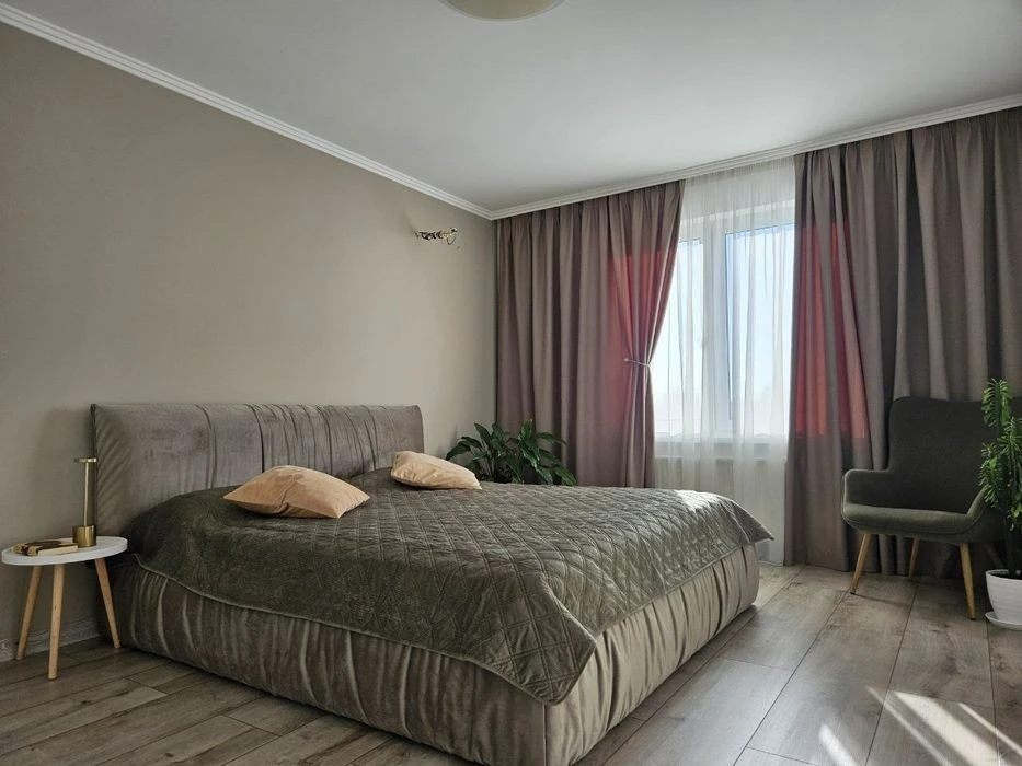 2-кімнатна 75 кв. м. Гмирі, 14б Патріотика Позняки Осокорки