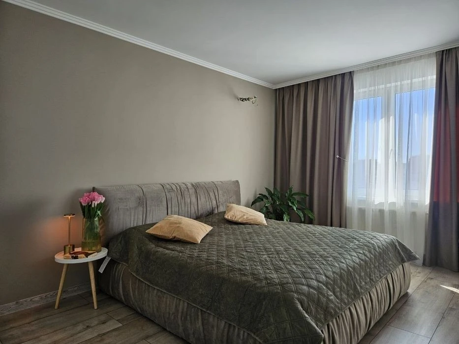 2-кімнатна 75 кв. м. Гмирі, 14б Патріотика Позняки Осокорки