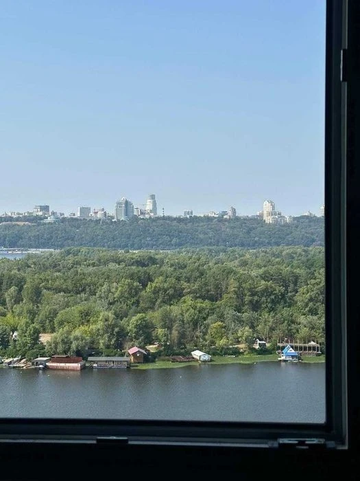 Продається 2-к квартира з видом на Дніпро у ЖК «Русанівська