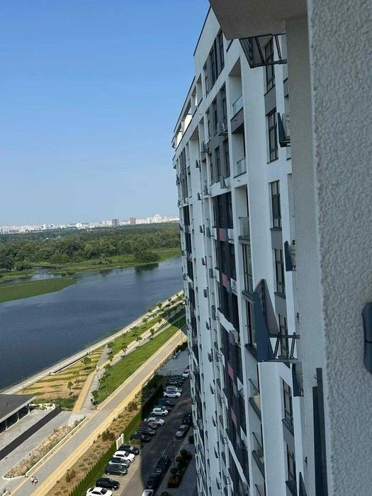 Продається 2-к квартира з видом на Дніпро у ЖК «Русанівська